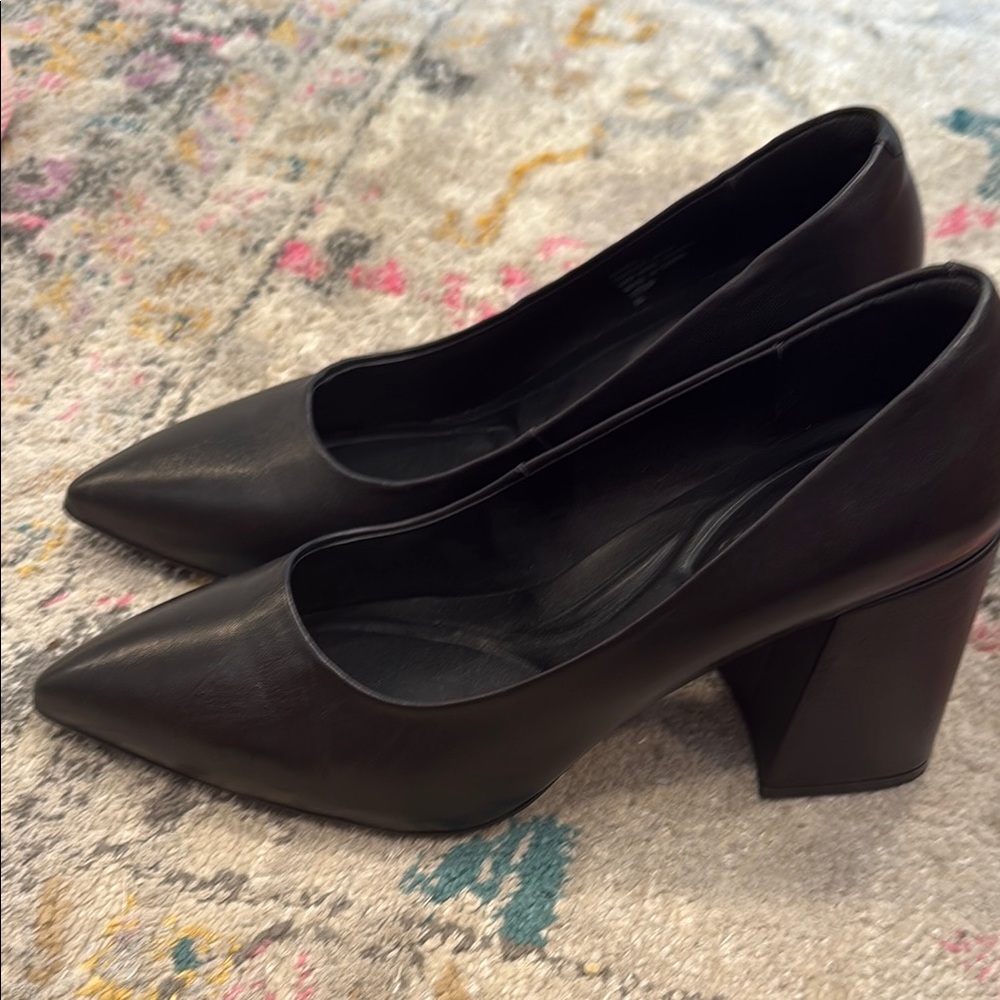 Aeorsoles black chunky heel pumps